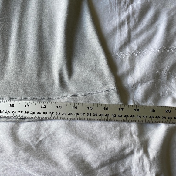 Lululemon Women's Deep Breath Tank Top Gray Stripe Size 4 V-neck Built in‎ Bra - Picture 10 of 12